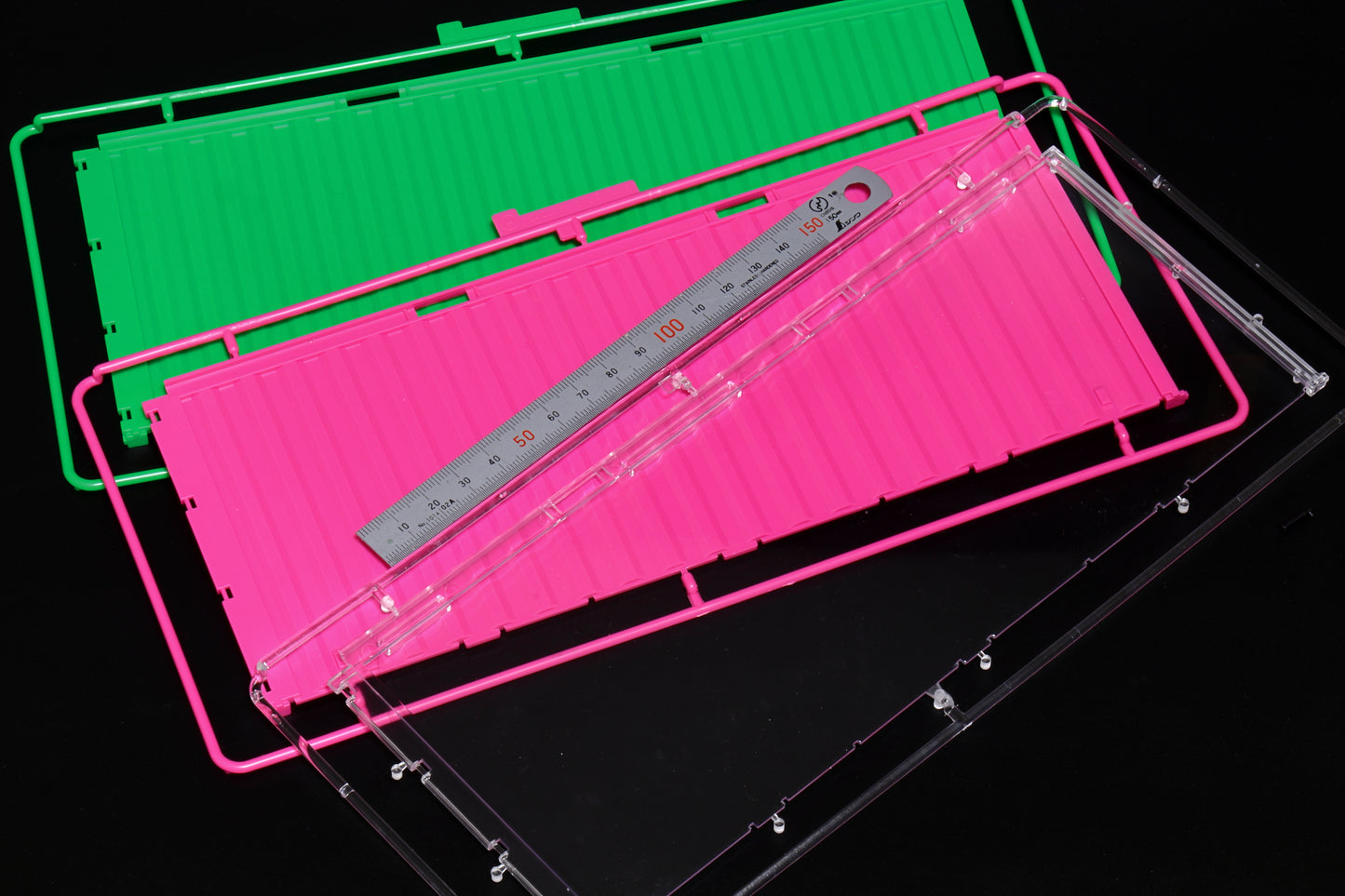 Fujimi 20ft Shipping Container(Green/Pink)
