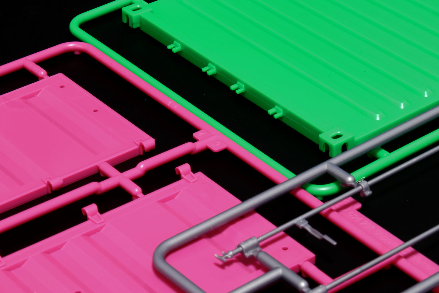 Fujimi 20ft Shipping Container(Green/Pink)