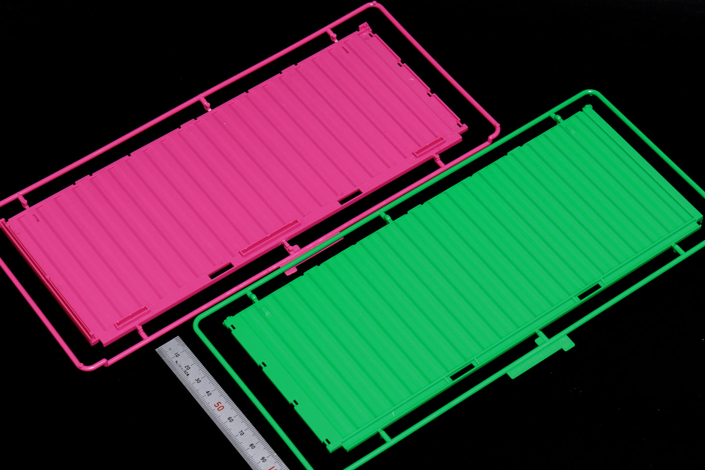 Fujimi 20ft Shipping Container(Green/Pink)